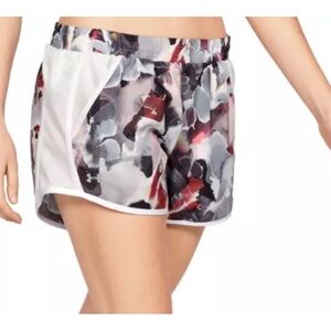 UnderArmour Women’s Fly-by pattern Shorts  with size small POCKETS loose fit